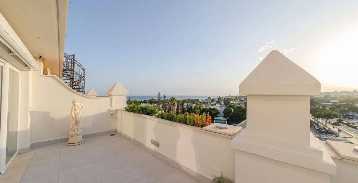 Penthouse de Luxe en Bord de Mer avec Jacuzzi sur le Toit
