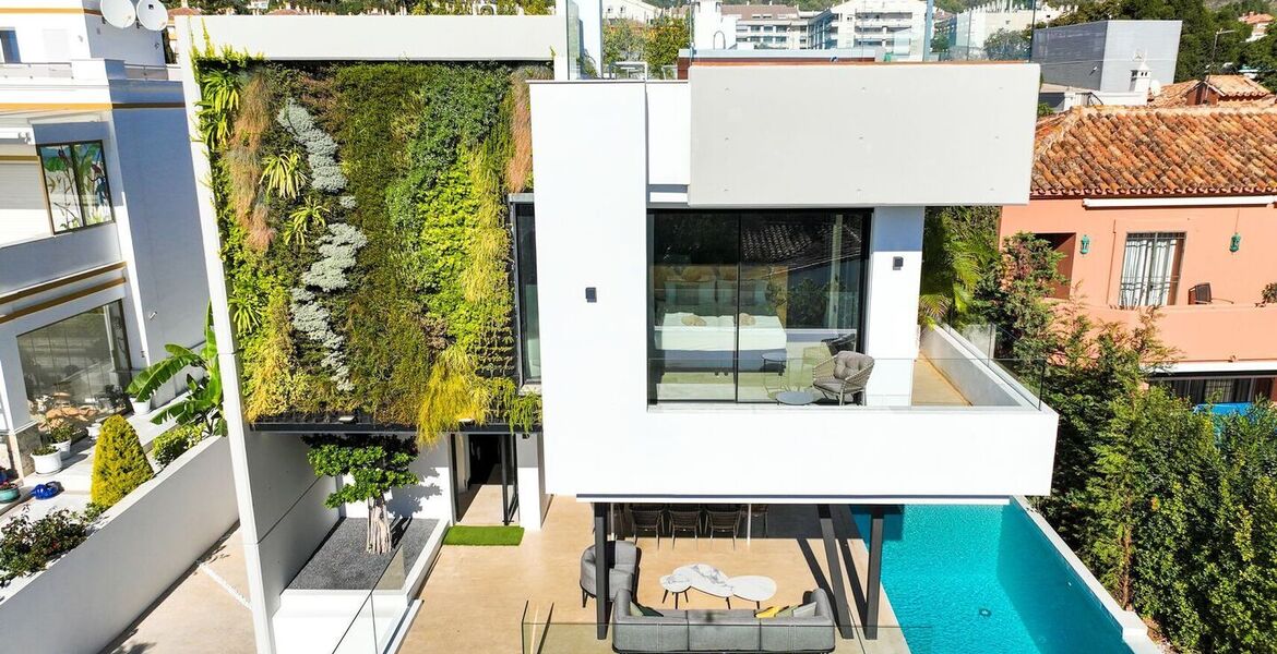 Elegante Villa a Pasos de la Playa en la Milla de Oro