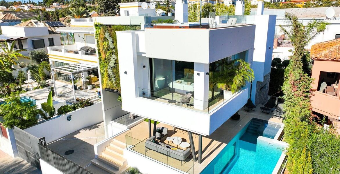 Elegante Villa a Pasos de la Playa en la Milla de Oro