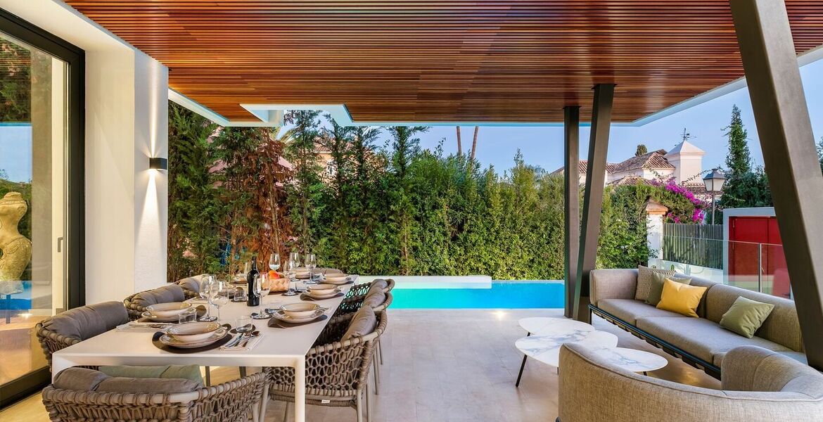 Elegante Villa a Pasos de la Playa en la Milla de Oro