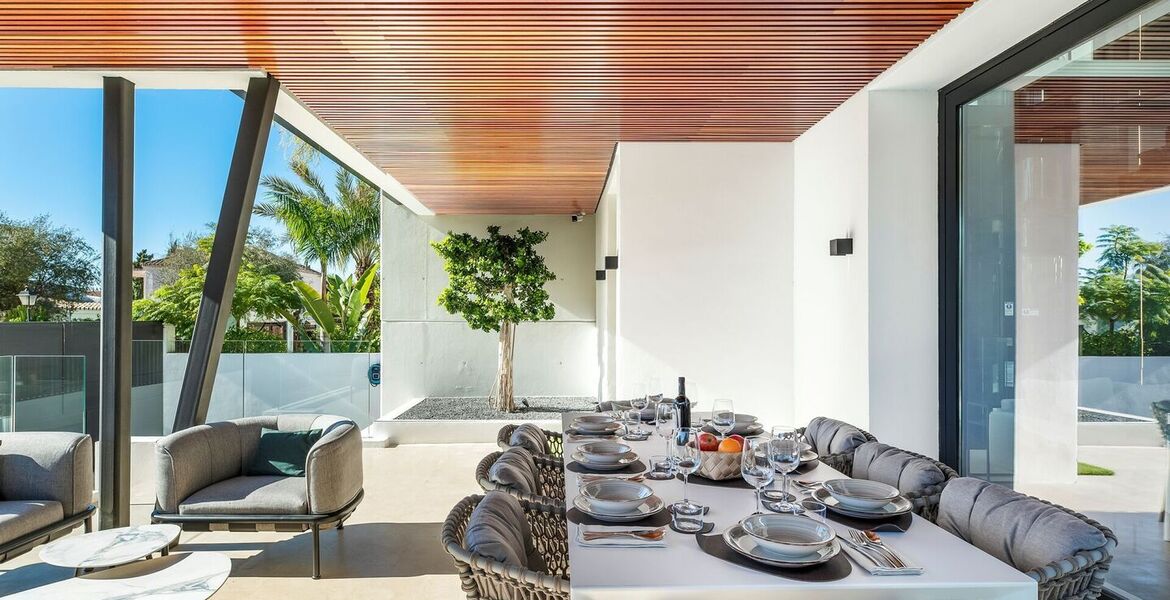 Elegante Villa a Pasos de la Playa en la Milla de Oro