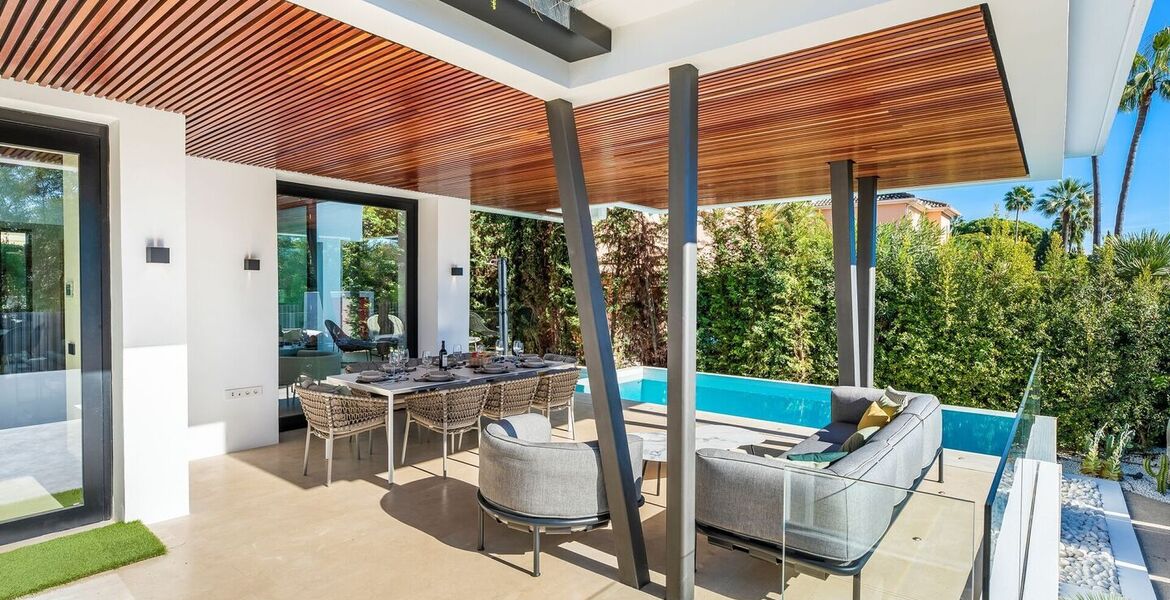Elegante Villa a Pasos de la Playa en la Milla de Oro