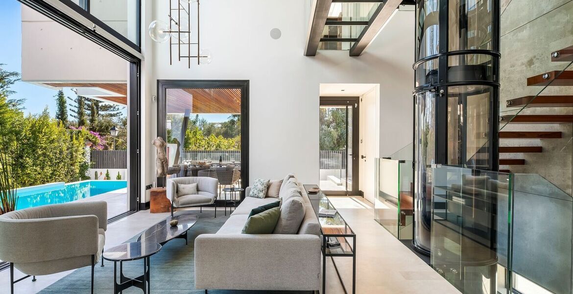 Elegante Villa a Pasos de la Playa en la Milla de Oro