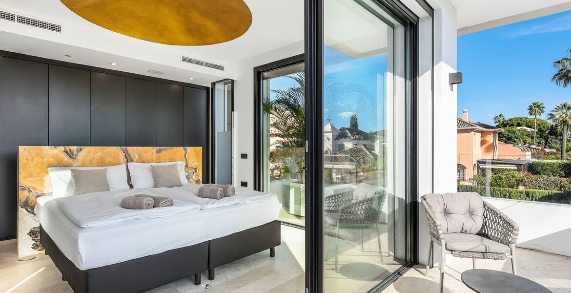 Elegante Villa a Pasos de la Playa en la Milla de Oro