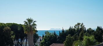 Elegante Villa a Pasos de la Playa en la Milla de Oro