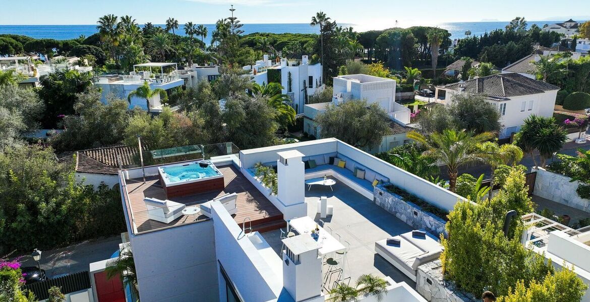 Elegante Villa a Pasos de la Playa en la Milla de Oro