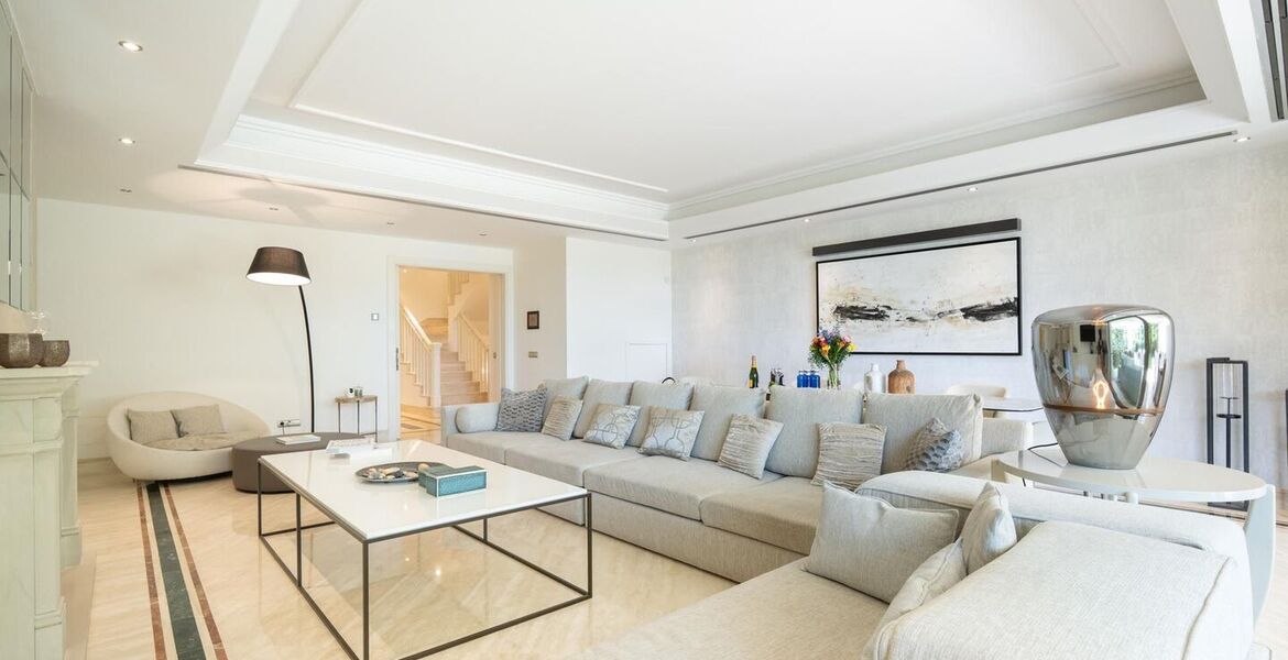 Villa with Panoramic Views in Sierra Blanca
