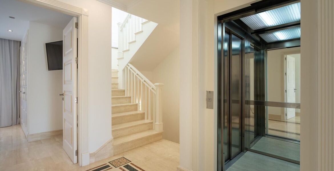 Villa with Panoramic Views in Sierra Blanca