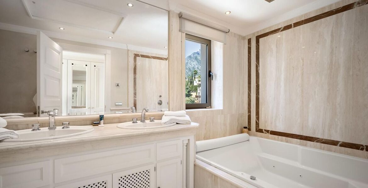 Villa with Panoramic Views in Sierra Blanca
