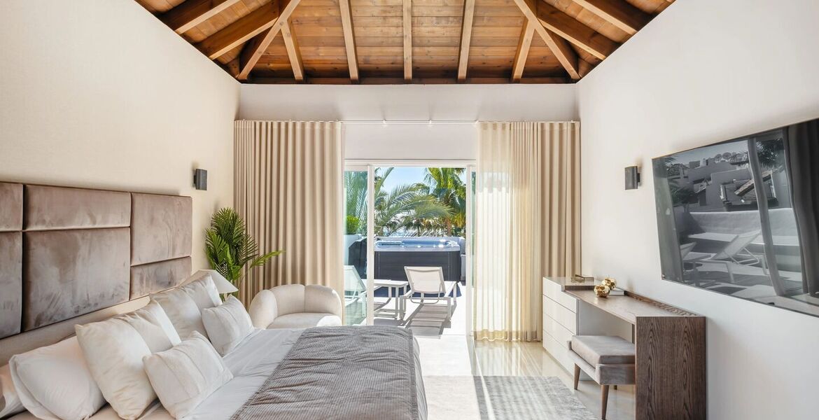 Luxury oceanfront duplex penthouse for sale