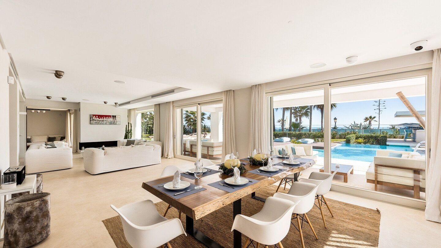 Villa en primera línea de playa en alquiler en la Milla de O