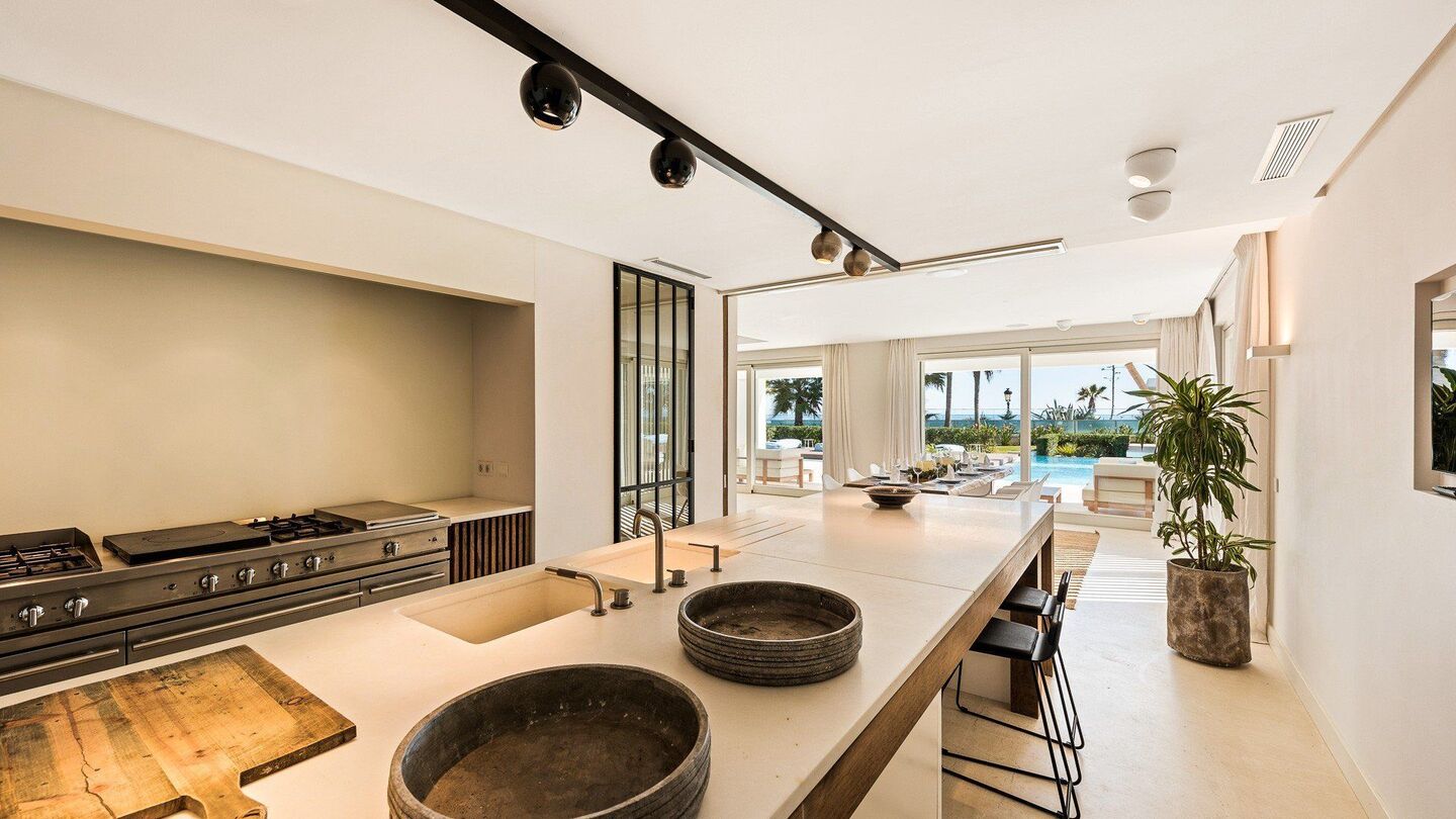 Villa en primera línea de playa en alquiler en la Milla de O