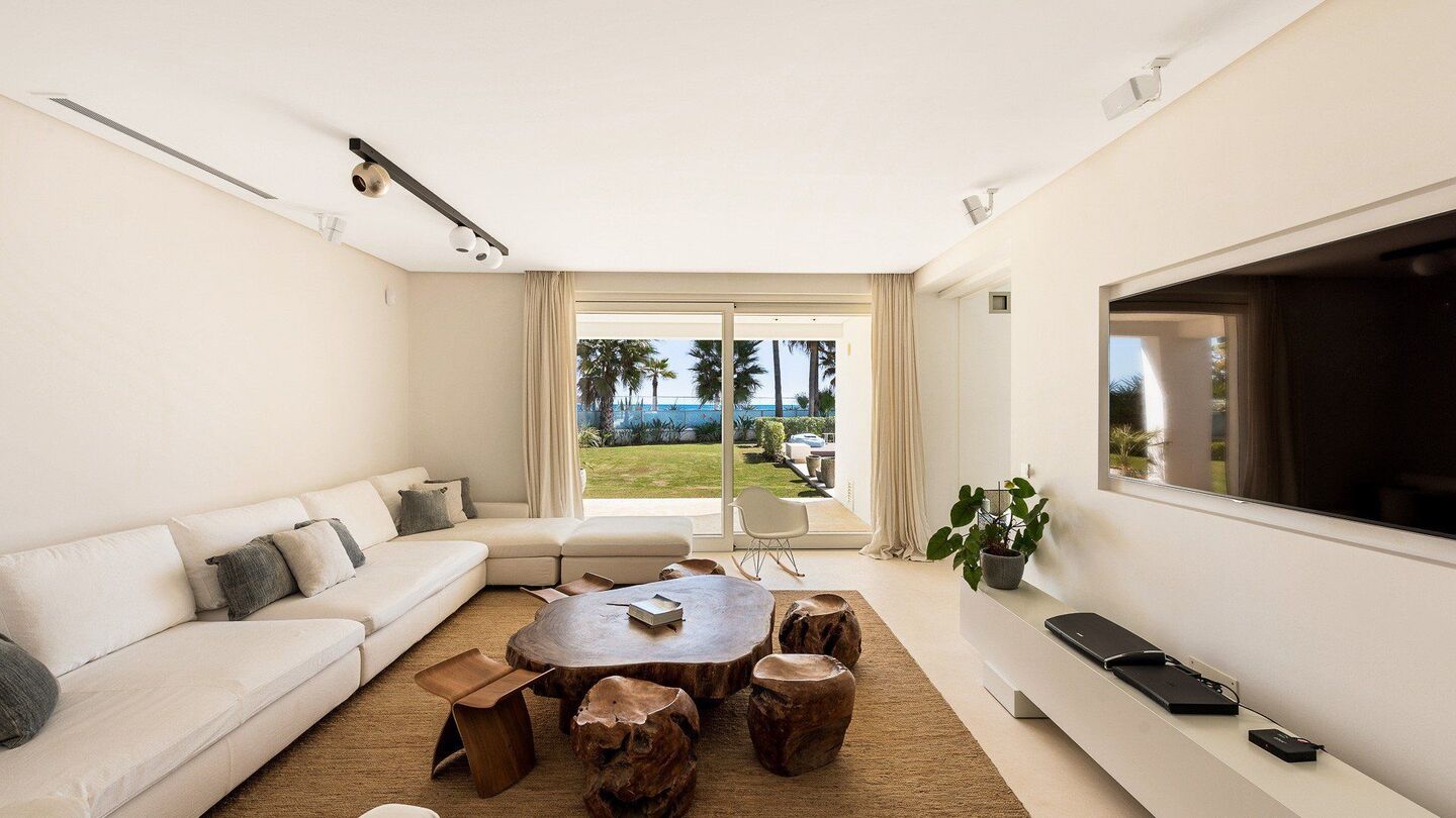 Villa en primera línea de playa en alquiler en la Milla de O