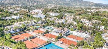Penthouse duplex for sale in Marina Puente Romano