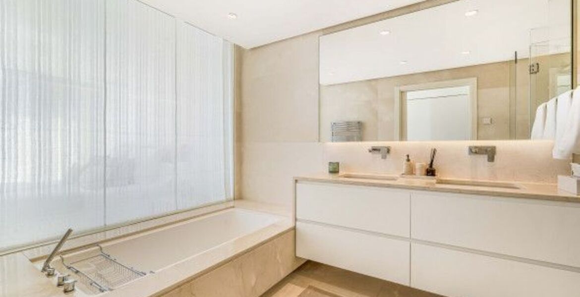 Penthouse duplex for sale in Marina Puente Romano