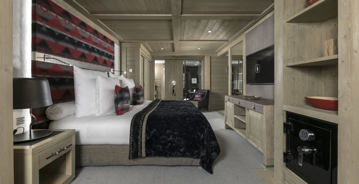 Luxury Ski-In/Ski-Out Chalet Rentals in Courchevel 1850
