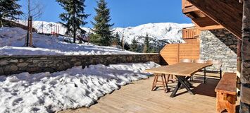 Un Lujoso Retiro Alpino con una Terraza Enorme