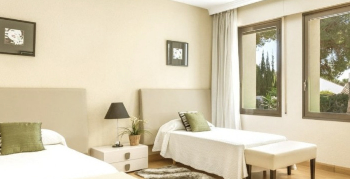 Вилла на берегу моря в Пуэрто Банус Марбелья