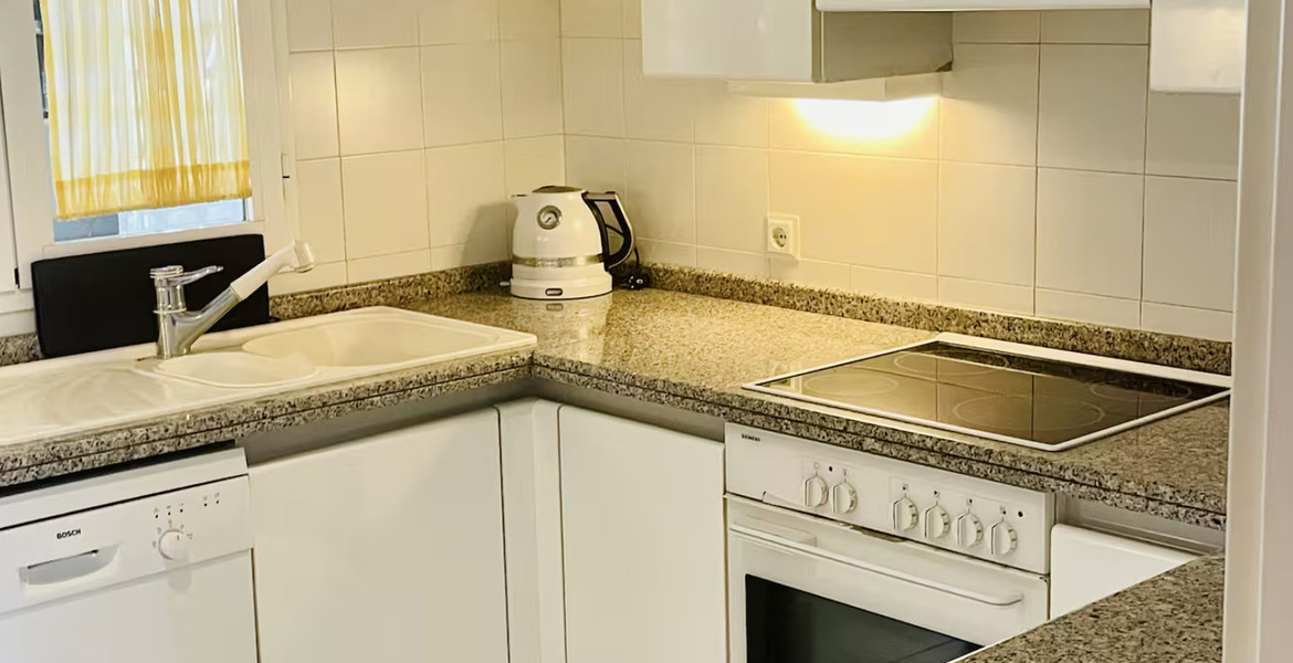 Penthouse for rent in Marbella Marina Puente Romano 