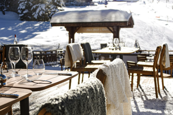 Le Musher Grill  terrasse panoramique sur les pistes 